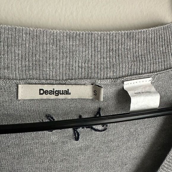 Desigual Gray Pullover Sweater Blue Floral Sequins size Small - Picture 4 of 6